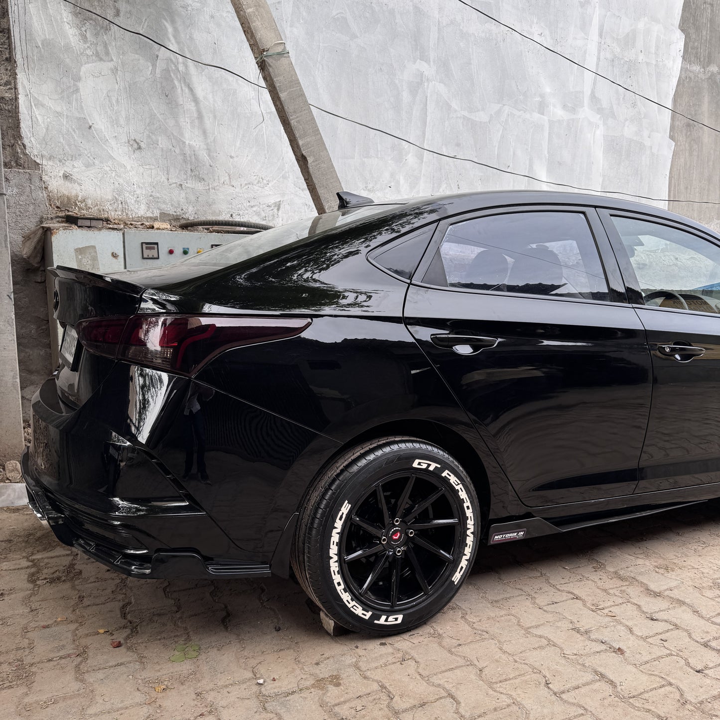 MOTORIK GT Performance (W) 3D Rubber Tire Stickers – Fits 14–21 Inch Wheels (Set of 4)